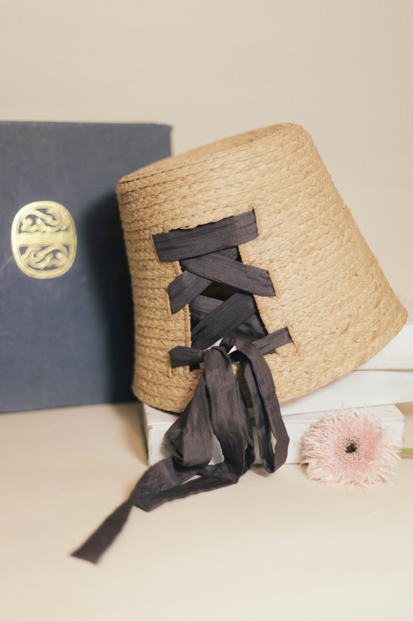 Chapeau de seau à bord raffia