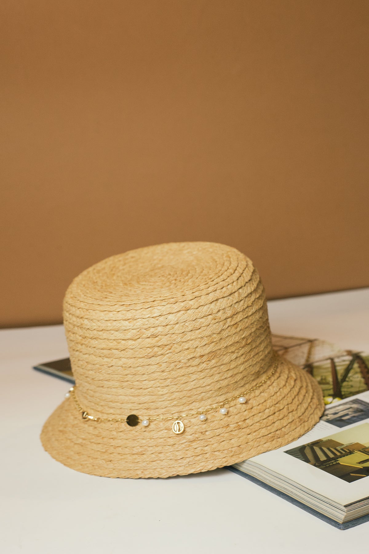 Monique raffia hat with chain