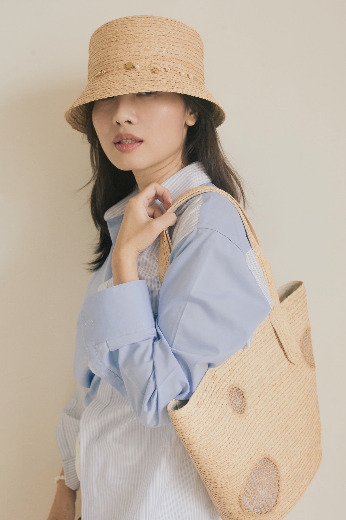 Monique raffia hat with chain