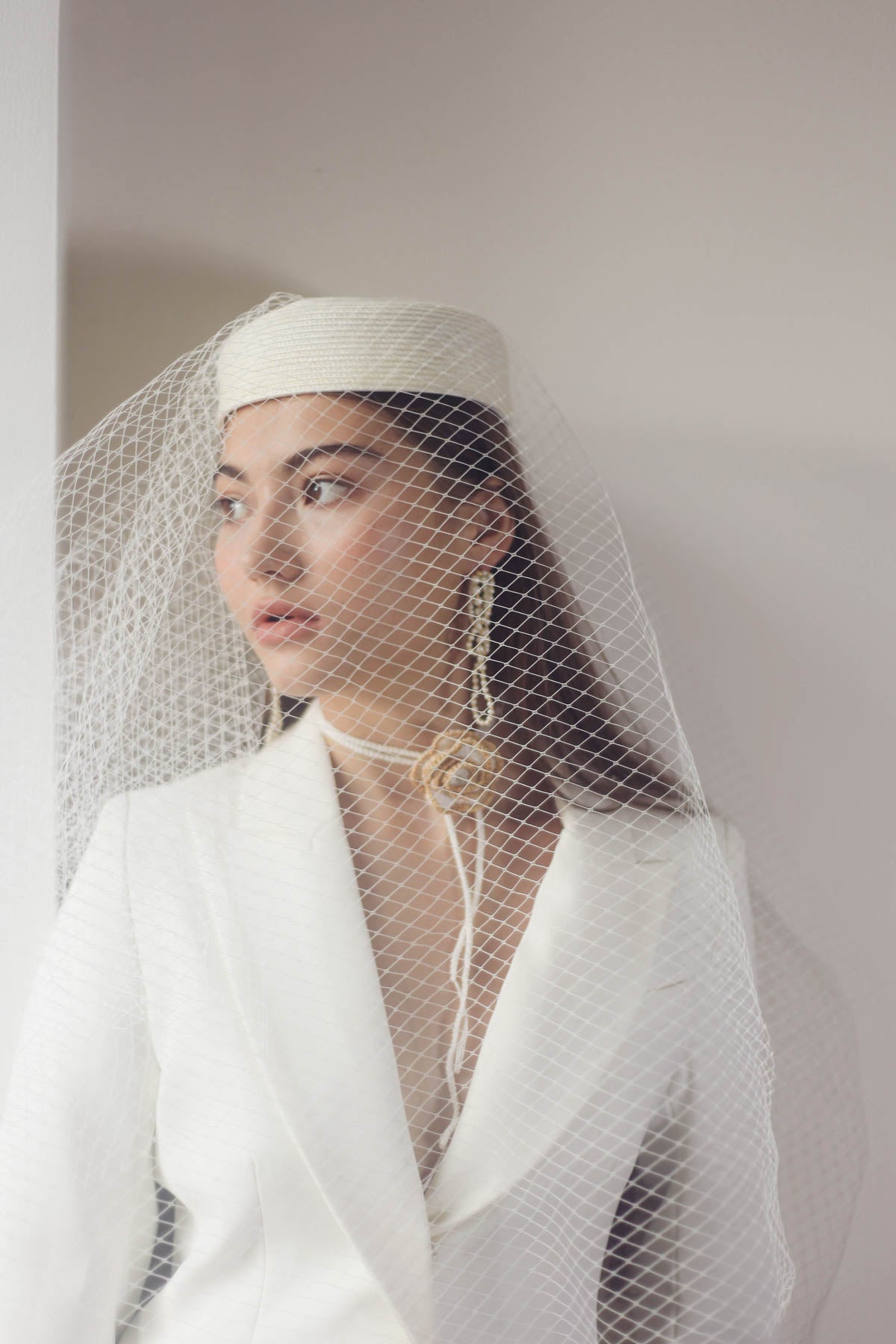 Mila fascinator veil