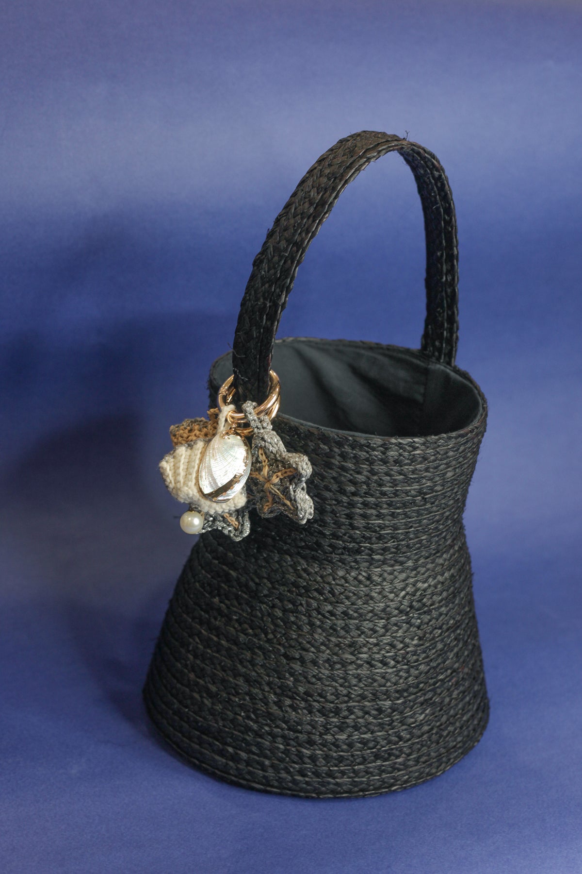 Coto mother of pearl, starfish and raffia shell charm