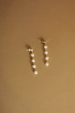 Charger l&#39;image dans la visionneuse de galerie, Boucles d&#39;oreilles longues en perles Ellis
