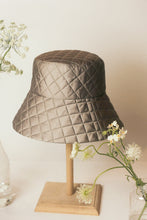 Load image into Gallery viewer, Losange silk hand-quilted hat Summer version