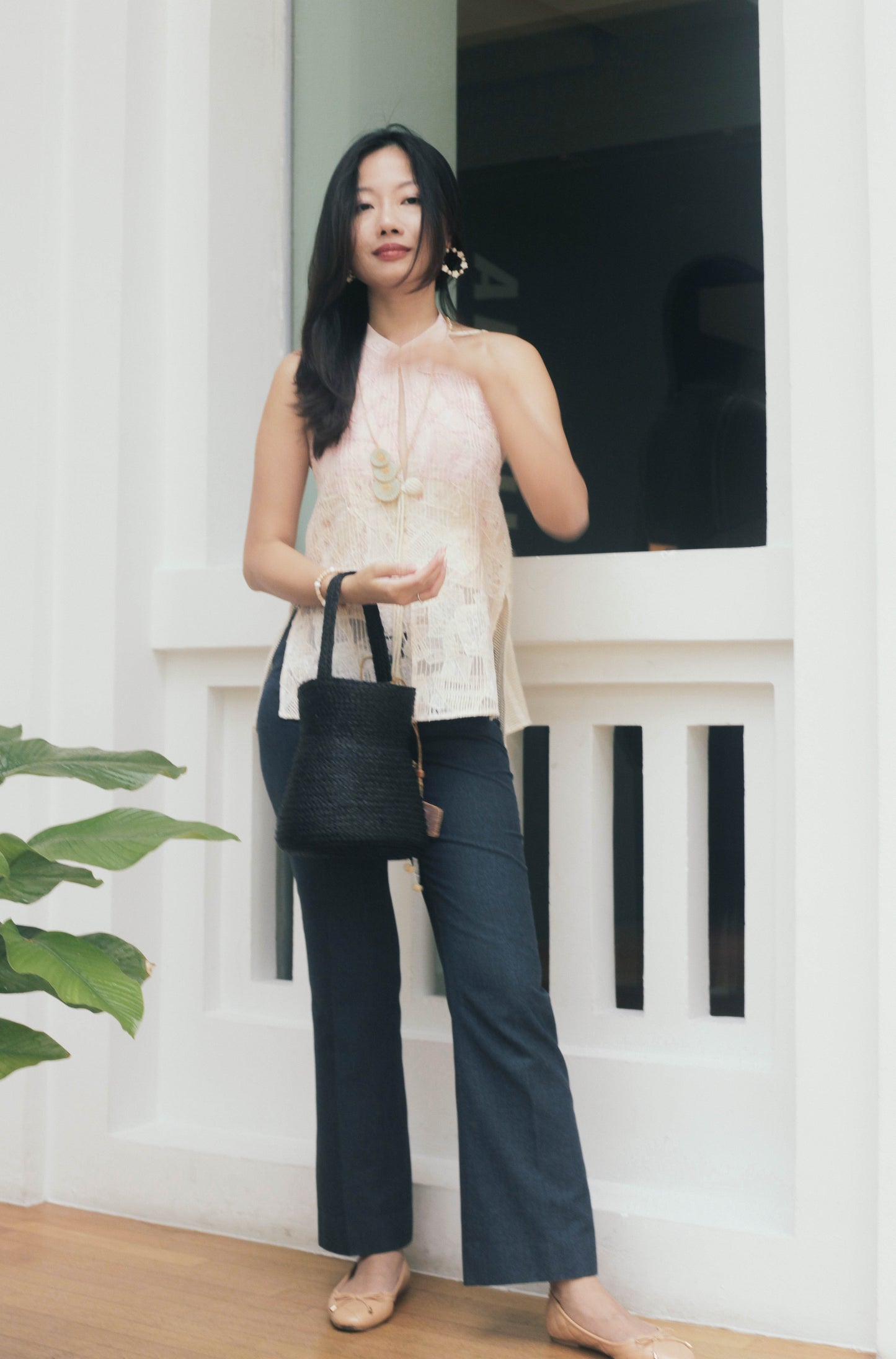 Arybayo black raffia jug bag