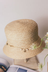 Monique raffia hat with pearl chain