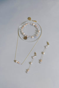 Boucles d'oreilles pendantes morganites et perles