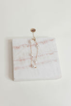 Charger l&#39;image dans la visionneuse de galerie, Bracelet en perles Pearl by the Yard