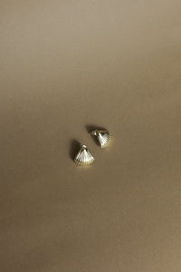 Scallop gold-plated earrings