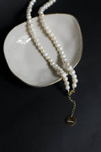 Charger l&#39;image dans la visionneuse de galerie, Yves lapis lazuli heart charm pearl necklace