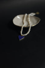 Charger l&#39;image dans la visionneuse de galerie, Yves lapis lazuli heart charm pearl necklace