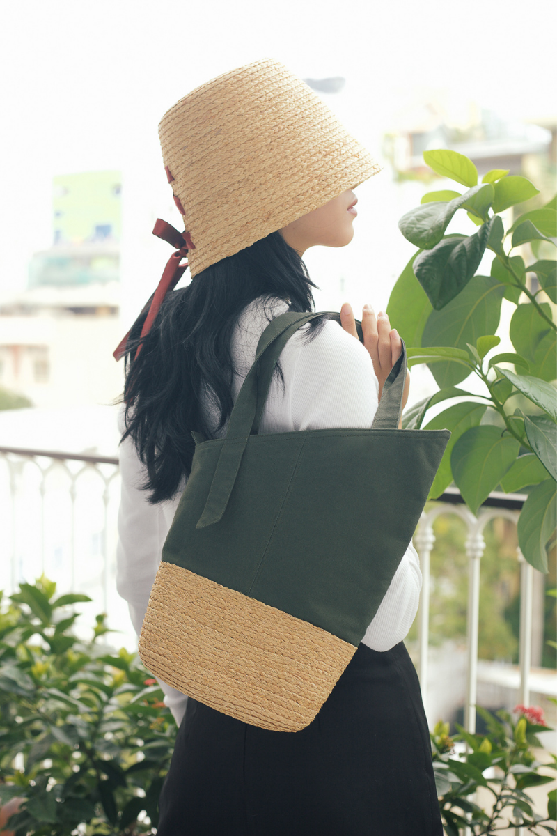 Chapeau de seau à bord raffia
