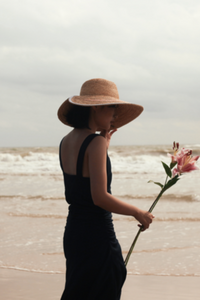 Sunrise raffia straw hat with a round crown and V-shape detail on the brim