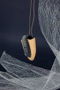 The combination of jewelry and wallet. The starry sky is depicted in decorative accents. The Thinking of Stars Neck Bag is made with natural Raffia, eco linen and some subtle touches to draw attention to the complexity. To complete a distinct contemporary look, wear it as a necklace, crossbody or even paired together as a bag.
